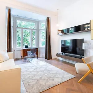  Apartment Elegant Paris Ave With A Terrace Tschechische Republik